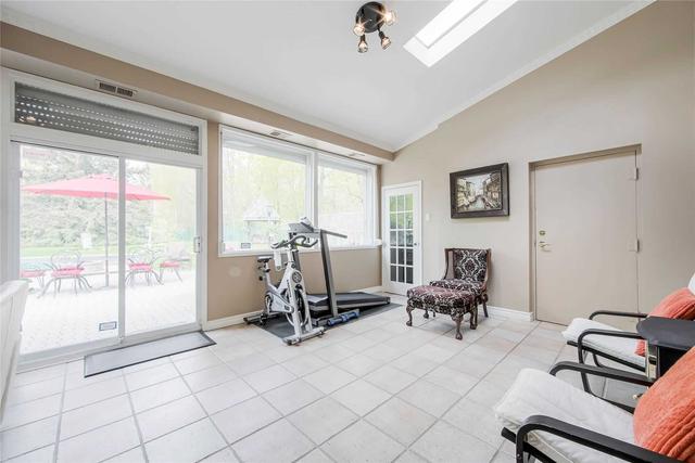 18 West Hill Dr, House detached with 3 bedrooms, 3 bathrooms and 12 parking in Toronto ON | Image 9