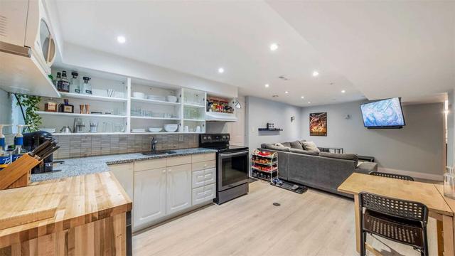704 Abana Rd, House semidetached with 4 bedrooms, 3 bathrooms and 3 parking in Mississauga ON | Image 9