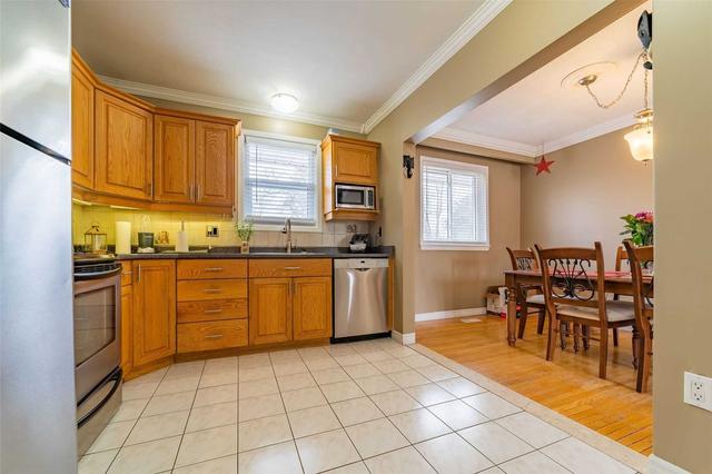 30 Flowertown Ave, House detached with 3 bedrooms, 2 bathrooms and 5 parking in Brampton ON | Image 2