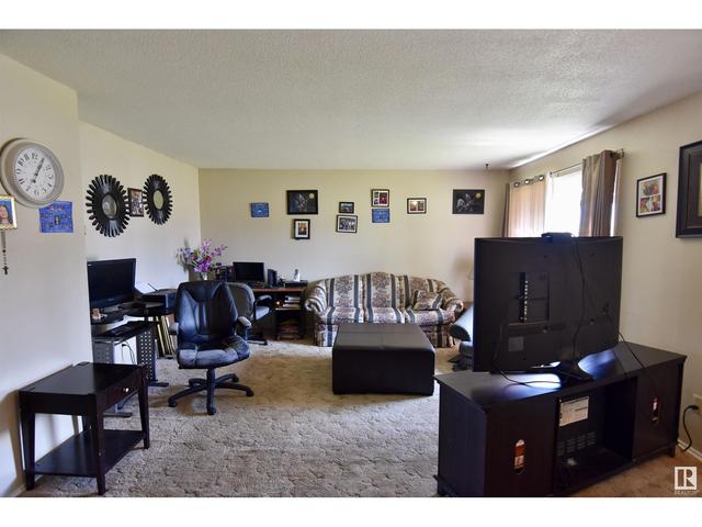 4400 50 Av, House attached with 3 bedrooms, 1 bathrooms and null parking in St. Paul AB | Image 2
