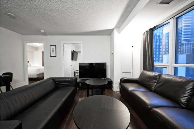 404 - 300 Front St W, Condo with 3 bedrooms, 2 bathrooms and 1 parking in Toronto ON | Image 12