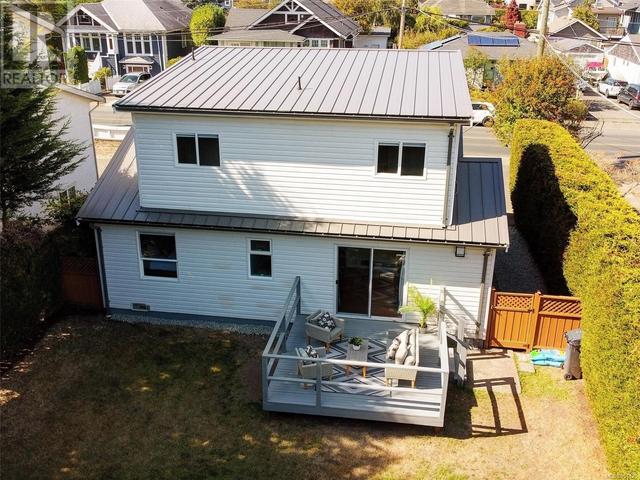 1665 Foul Bay Rd, House detached with 4 bedrooms, 2 bathrooms and 2 parking in Oak Bay BC | Image 14