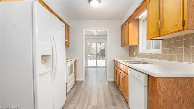 541 Springbank Avenue N, House semidetached with 3 bedrooms, 1 bathrooms and null parking in Woodstock ON | Image 5