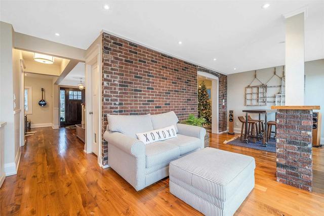 54 Cumberland Dr, House detached with 4 bedrooms, 3 bathrooms and 7 parking in Mississauga ON | Image 8
