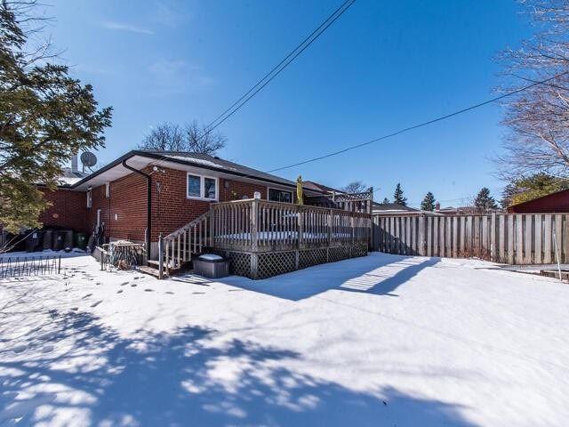30 Allanford Rd, House detached with 3 bedrooms, 2 bathrooms and 3 parking in Toronto ON | Image 6