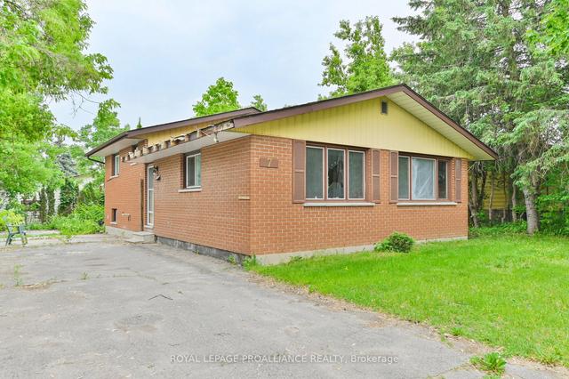7 Hollandale Ave, House detached with 3 bedrooms, 1 bathrooms and 4 parking in Quinte West ON | Image 1