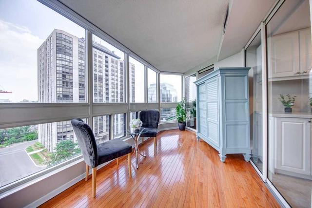 810 - 10 Kenneth Ave, Condo with 2 bedrooms, 2 bathrooms and 1 parking in Toronto ON | Image 5