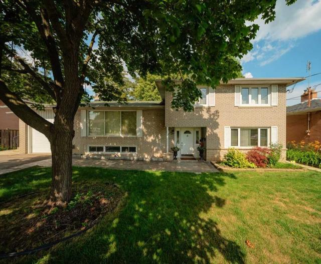 99 Grantbrook St, House detached with 5 bedrooms, 3 bathrooms and 1 parking in Toronto ON | Image 1