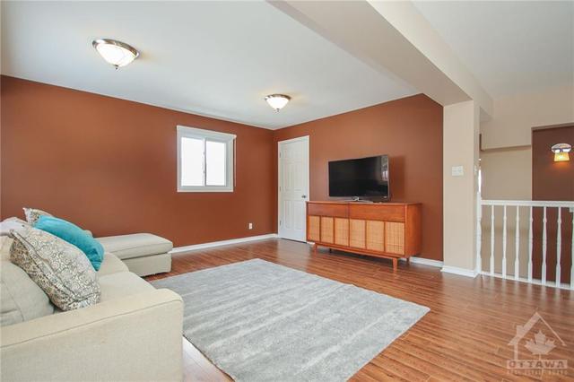 29 Todd Drive, House detached with 3 bedrooms, 2 bathrooms and 8 parking in Ottawa ON | Image 15