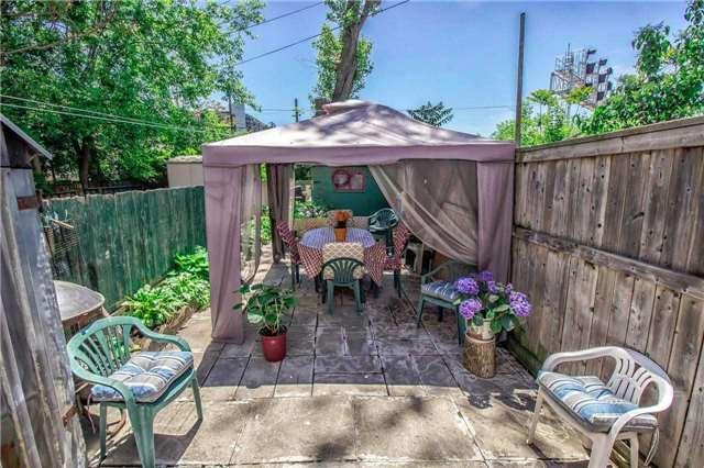 63 Shirley St, House attached with 3 bedrooms, 2 bathrooms and null parking in Toronto ON | Image 16