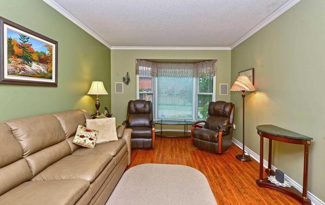 2 Hemmingway Dr, House detached with 4 bedrooms, 2 bathrooms and 2 parking in Clarington ON | Image 2