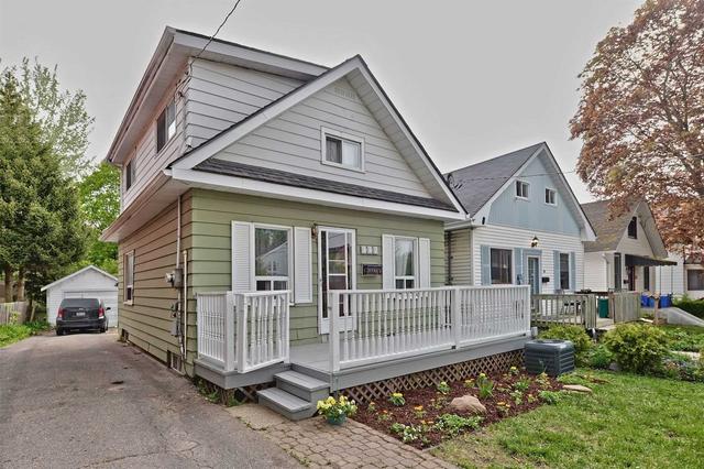 117 Alma St, House detached with 2 bedrooms, 1 bathrooms and 5 parking in Oshawa ON | Image 1