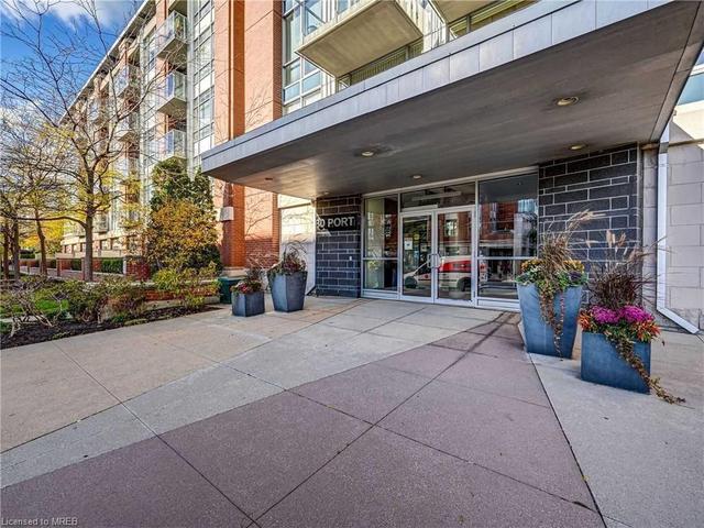 303 - 80 Port Street E, House attached with 2 bedrooms, 1 bathrooms and 1 parking in Mississauga ON | Image 3