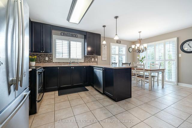 2 Calliandra Tr, Townhouse with 2 bedrooms, 3 bathrooms and 2 parking in Brampton ON | Image 5