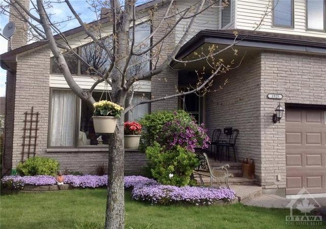 1925 Queensdale Avenue, House detached with 5 bedrooms, 4 bathrooms and 6 parking in Ottawa ON | Image 2