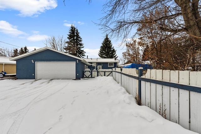 5014 42 Street, House detached with 4 bedrooms, 2 bathrooms and 2 parking in Camrose County AB | Image 27