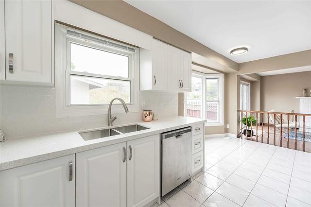 26 Northforest Tr, House detached with 4 bedrooms, 4 bathrooms and 5 parking in Kitchener ON | Image 4