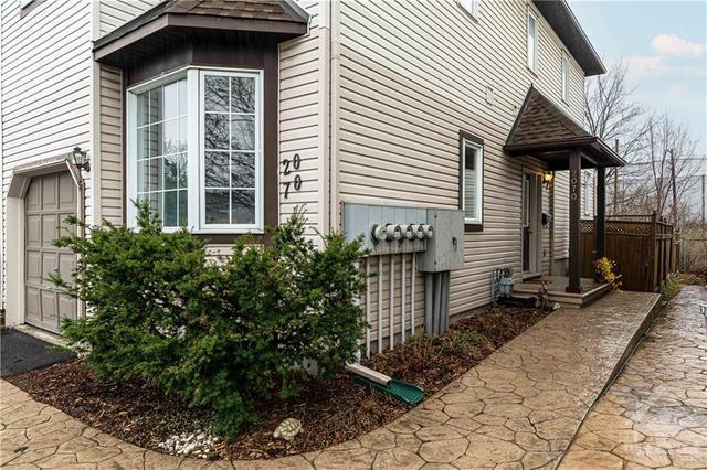 2070 Avenue P Avenue, Townhouse with 3 bedrooms, 2 bathrooms and 3 parking in Ottawa ON | Image 3