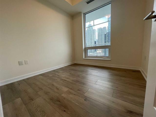 07 - 1 Yonge St, Condo with 2 bedrooms, 1 bathrooms and 0 parking in Toronto ON | Image 4