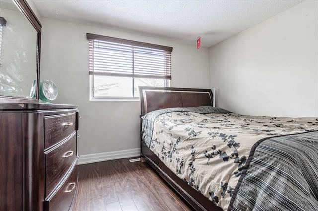 94 Centre St N, House semidetached with 3 bedrooms, 2 bathrooms and 4 parking in Brampton ON | Image 14