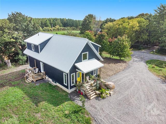 11687 Armstrong Road, House detached with 3 bedrooms, 2 bathrooms and 10 parking in North Dundas ON | Image 25