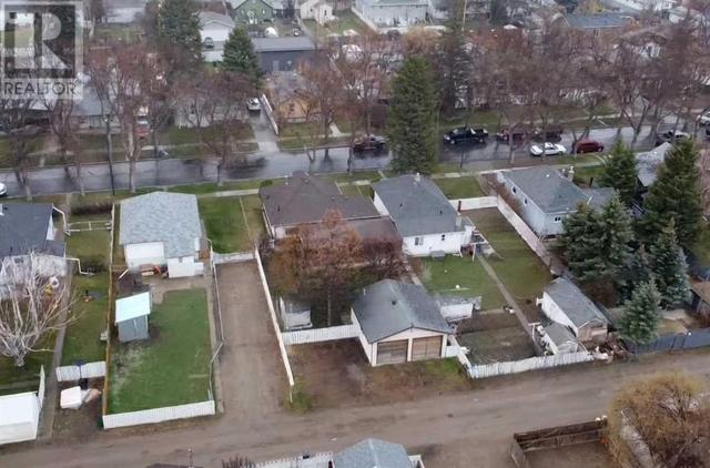 732 12b Street N, House detached with 2 bedrooms, 1 bathrooms and 2 parking in Lethbridge AB | Image 2