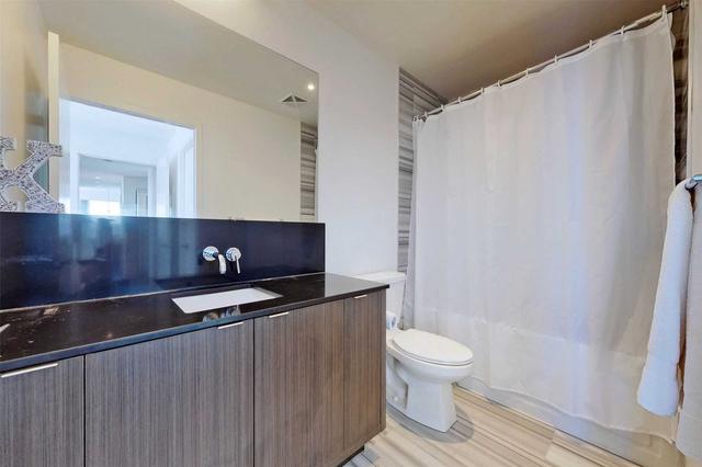6710 - 88 Harbour St, Condo with 3 bedrooms, 2 bathrooms and 0 parking in Toronto ON | Image 25