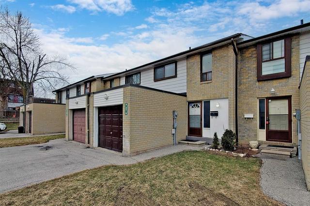 37 - 37 Fleetwood Cres, Townhouse with 3 bedrooms, 2 bathrooms and 2 parking in Brampton ON | Image 12
