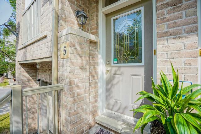 5 Piggot Mews, House attached with 3 bedrooms, 2 bathrooms and 1 parking in Toronto ON | Image 34