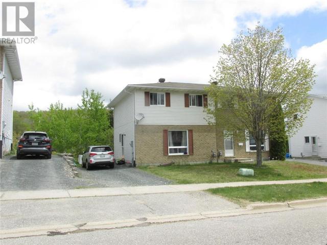 15 Hergott, House detached with 3 bedrooms, 1 bathrooms and null parking in Elliot Lake ON | Card Image