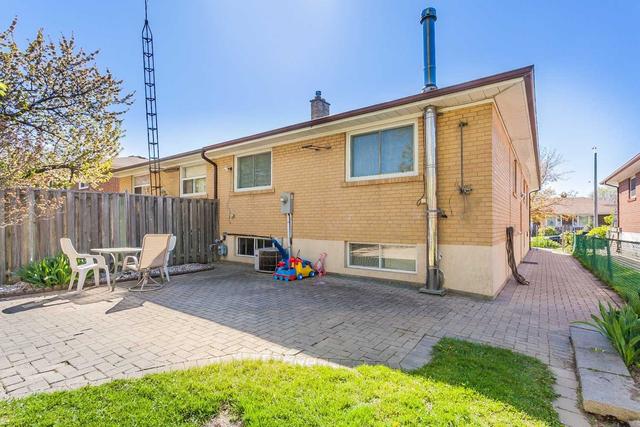 3352 Cardross Rd, House semidetached with 3 bedrooms, 2 bathrooms and 4 parking in Mississauga ON | Image 26