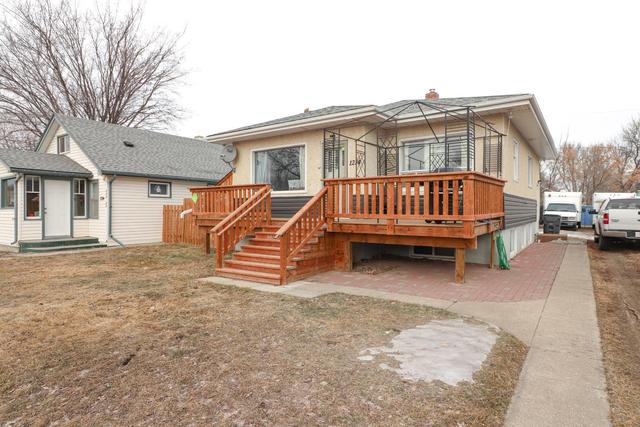 1214 Elm Street Se, House detached with 3 bedrooms, 2 bathrooms and 4 parking in Medicine Hat AB | Image 6