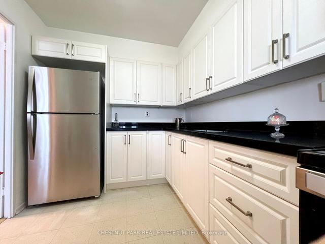 1002 - 551 The West Mall, Condo with 2 bedrooms, 1 bathrooms and 1 parking in Toronto ON | Image 15