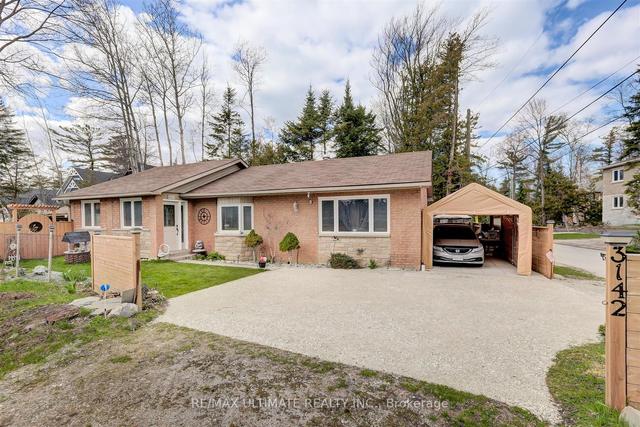 3142 Mosley St, House detached with 3 bedrooms, 2 bathrooms and 5 parking in Wasaga Beach ON | Image 1