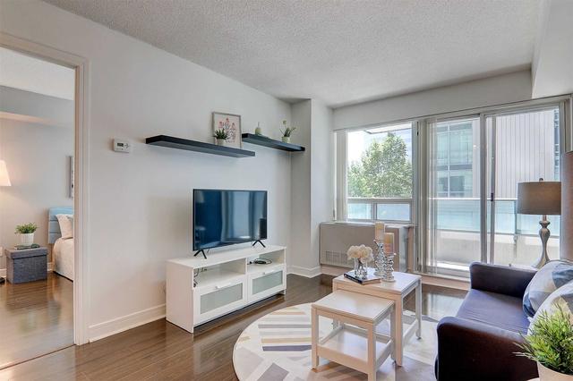 302 - 35 Bales Ave, Condo with 1 bedrooms, 1 bathrooms and 1 parking in Toronto ON | Image 5