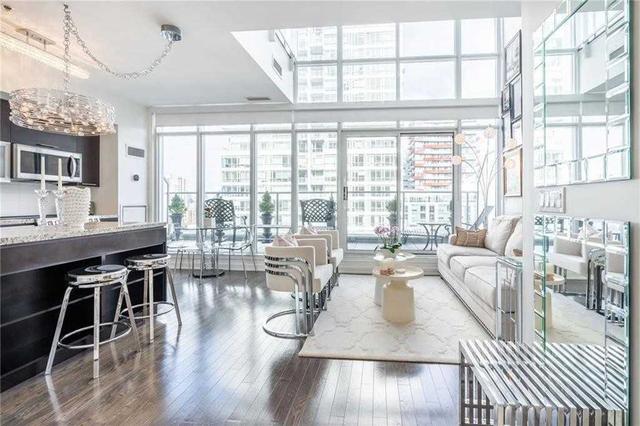 uph14 - 21 Nelson St, Condo with 1 bedrooms, 2 bathrooms and 2 parking in Toronto ON | Image 1