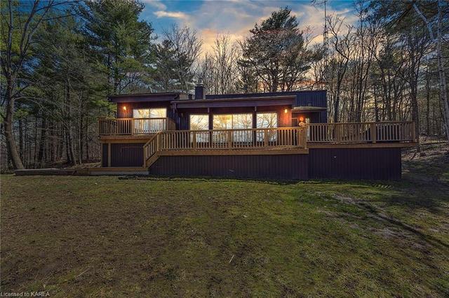 875 Burnt Hills Road, House detached with 3 bedrooms, 2 bathrooms and 6 parking in South Frontenac ON | Image 1
