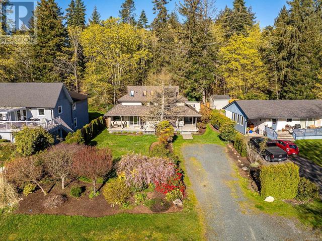 224 Spindrift Rd, House detached with 2 bedrooms, 3 bathrooms and 6 parking in Comox Valley A BC | Image 2