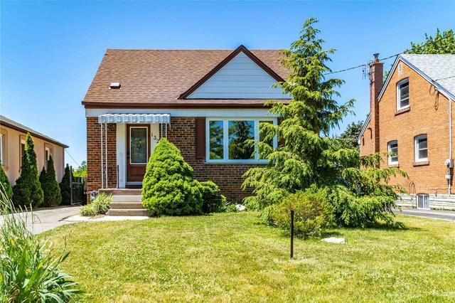 132 Ellington Dr, House detached with 3 bedrooms, 2 bathrooms and 5 parking in Toronto ON | Image 1