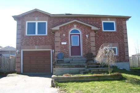 9 Waddington Cres, House detached with 3 bedrooms, 2 bathrooms and 2 parking in Barrie ON | Image 1