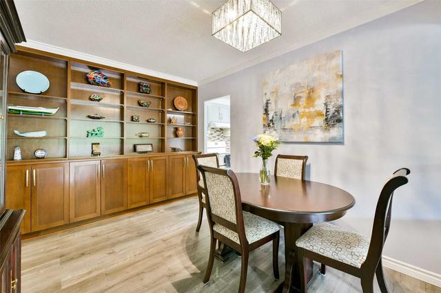 212 - 250 Scarlett Rd, Condo with 2 bedrooms, 2 bathrooms and 1 parking in Toronto ON | Image 24