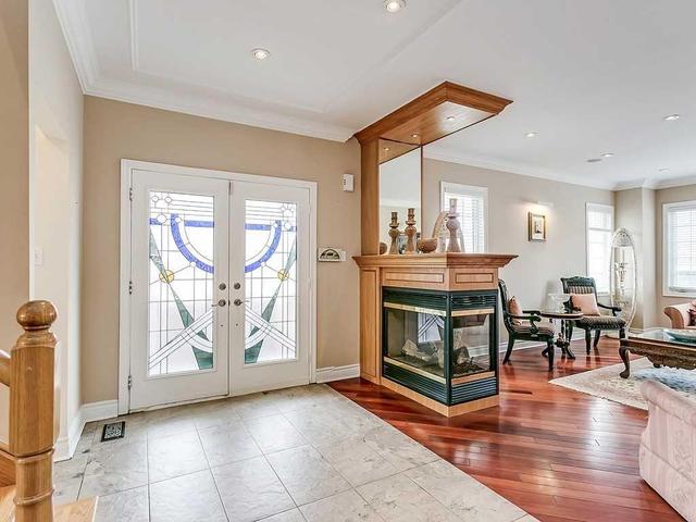 502 Ravineview Way, House detached with 5 bedrooms, 5 bathrooms and 2 parking in Oakville ON | Image 2