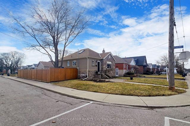 35 Ellins Ave, House detached with 2 bedrooms, 2 bathrooms and 4 parking in Toronto ON | Image 27