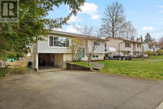 Large Driveway with boat/rv parking space | Image 26