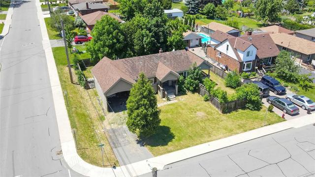 368 Caledon Ave, House detached with 3 bedrooms, 0 bathrooms and 3 parking in Hamilton ON | Image 1