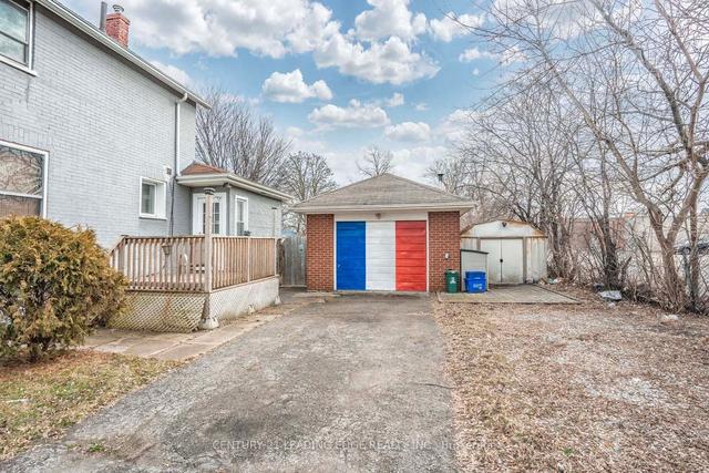 23 Albany St, House detached with 3 bedrooms, 2 bathrooms and 5 parking in Oshawa ON | Image 18