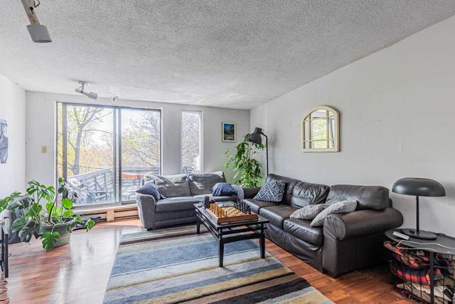556/558 Spadina Cres, House detached with 9 bedrooms, 11 bathrooms and 12 parking in Toronto ON | Image 10