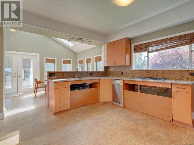7261 Peden Lane, House detached with 2 bedrooms, 1 bathrooms and 2 parking in Central Saanich BC | Image 6