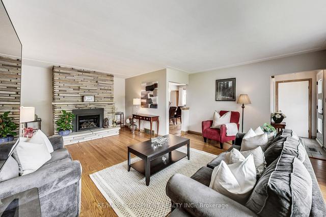 202 West 18th St, House detached with 2 bedrooms, 1 bathrooms and 4 parking in Hamilton ON | Image 37