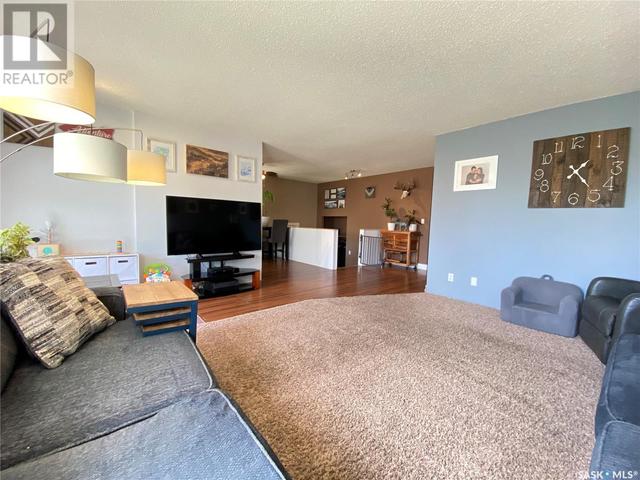 205 York Road W, House detached with 3 bedrooms, 1 bathrooms and null parking in Yorkton SK | Image 3